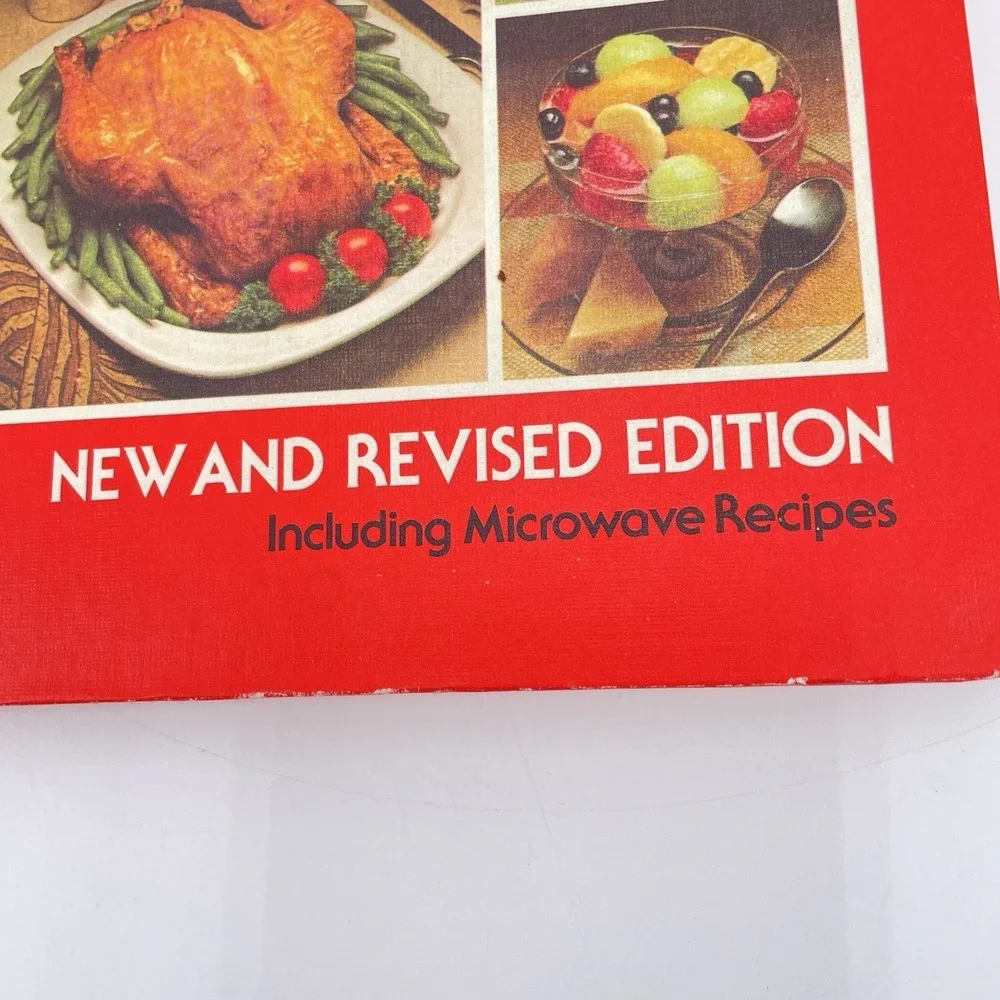 Betty Crockers Cookbook New Revised Golden Bound Beginner Cook Reference 1978